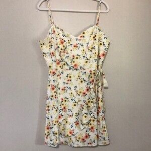 City Triangles sleeveless faux wrap floral dress junior’s size 15 NWOT